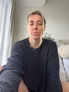 Snapshot of louiseberkeley chatting on May 2026 11:35:02 PM louiseberkeley online show from May 2026 11:35:02 PM