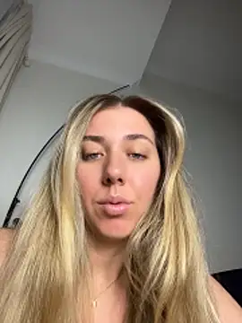 Snapshot of louiseberkeley chatting on May 2026 11:29:01 AM louiseberkeley online show from May 2026 11:29:01 AM