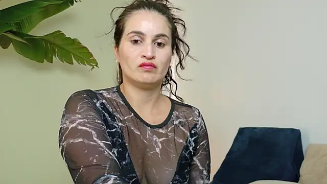 Snapshot of lizdevine chatting on December 2025 07:08:02 PM lizdevine online show from December 2025 07:08:02 PM