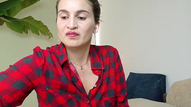 Snapshot of lizdevine chatting on December 2025 06:05:01 PM lizdevine online show from December 2025 06:05:01 PM