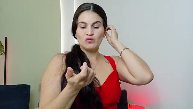 Snapshot of lizdevine chatting on January 2026 05:04:02 PM lizdevine online show from January 2026 05:04:02 PM