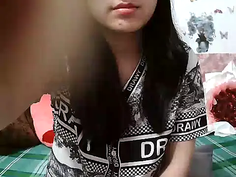 Snapshot of Linda-24 chatting on March 2026 10:57:01 PM Linda-24 online show from March 2026 10:57:01 PM