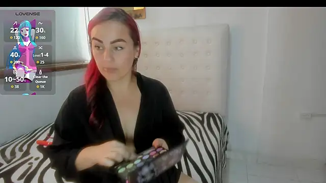 Roxannelorence  online show from October 2025 05:15:02 PM