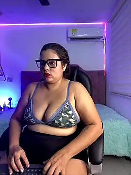 Velveet x online show from October 2025 12:19:01 PM