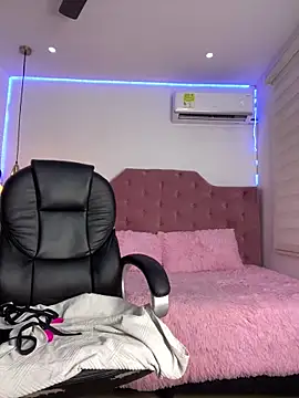 Velveet x online show from November 2025 01:00:02 PM