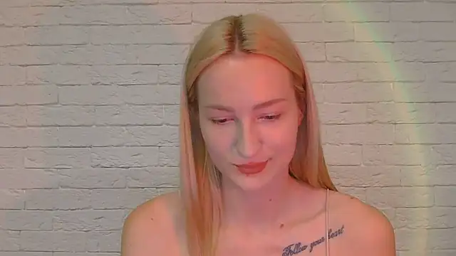 Snapshot of Alice_Sweet_01 chatting on June 2026 06:32:02 PM Alice Sweet 01 online show from June 2026 06:32:02 PM