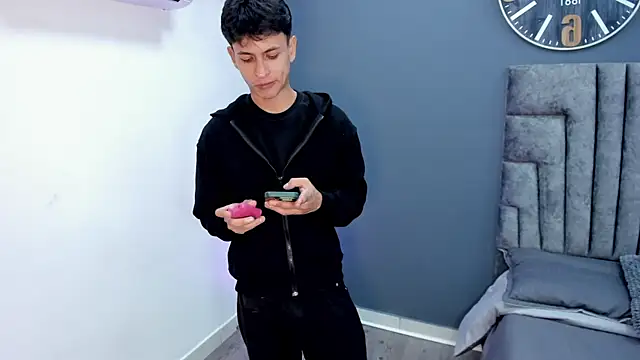 stephane rouss online show from November 2025 08:46:02 PM