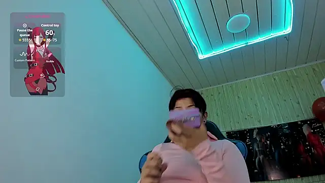 Snapshot of Raven_Rouge_ chatting on November 2025 01:09:02 PM Raven Rouge online show from November 2025 01:09:02 PM