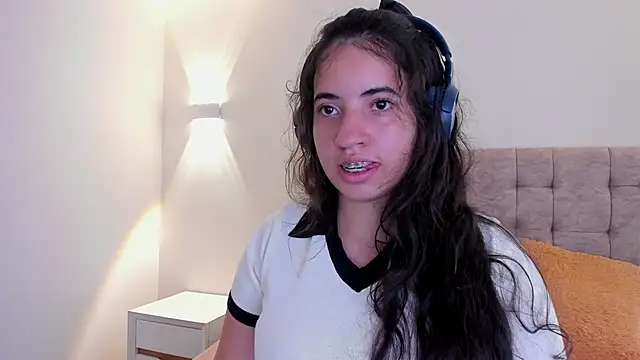 Snapshot of Nicol_Chang chatting on November 2025 08:20:01 PM Nicol Chang online show from November 2025 08:20:01 PM