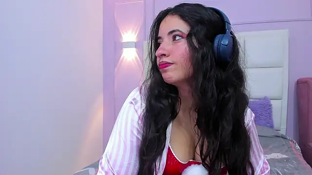 Snapshot of Nicol_Chang chatting on December 2025 08:15:01 PM Nicol Chang online show from December 2025 08:15:01 PM