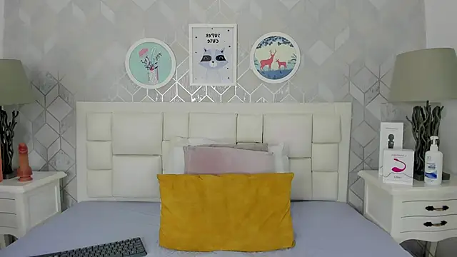 naia cox online show from September 2025 11:28:02 PM