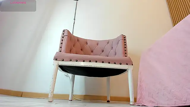 naia cox online show from November 2025 03:50:01 AM