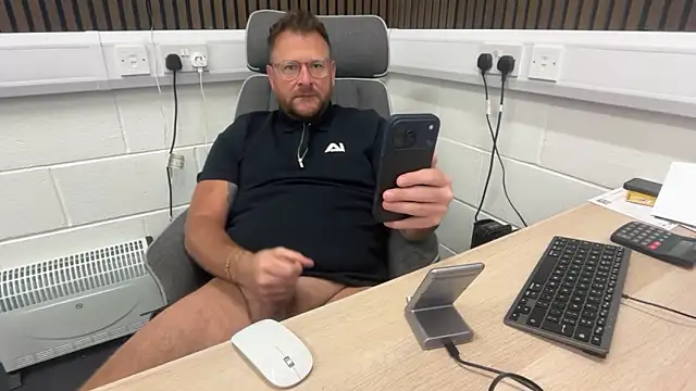 Snapshot of bilf1978 chatting on June 2026 06:52:02 AM bilf1978 online show from June 2026 06:52:02 AM