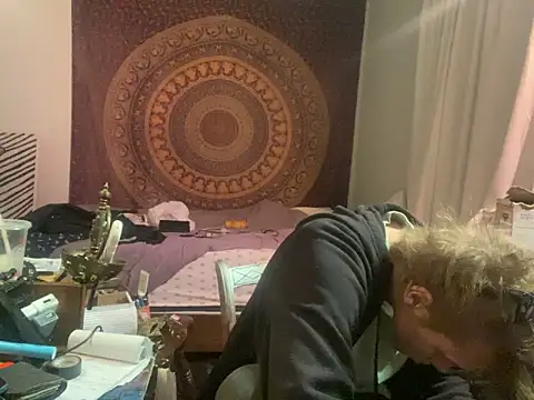 XanderOzzz online show from November 2025 08:20:02 AM