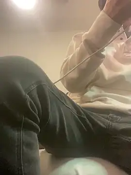 Snapshot of XanderOzzz chatting on December 2025 01:44:01 AM XanderOzzz online show from December 2025 01:44:01 AM