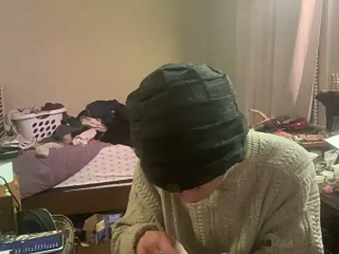 Snapshot of XanderOzzz chatting on December 2025 10:11:02 AM XanderOzzz online show from December 2025 10:11:02 AM