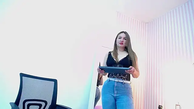 Snapshot of ViictoriaJones_ chatting on October 2025 12:58:01 PM ViictoriaJones online show from October 2025 12:58:01 PM