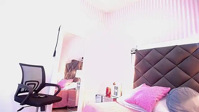 Snapshot of ViictoriaJones_ chatting on October 2025 01:14:01 PM ViictoriaJones online show from October 2025 01:14:01 PM