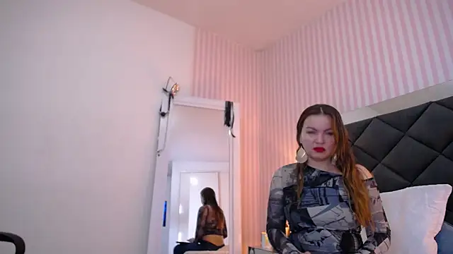 Snapshot of ViictoriaJones_ chatting on November 2025 01:00:01 PM ViictoriaJones online show from November 2025 01:00:01 PM