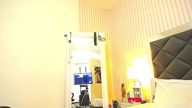 Snapshot of ViictoriaJones_ chatting on November 2025 02:07:01 PM ViictoriaJones online show from November 2025 02:07:01 PM