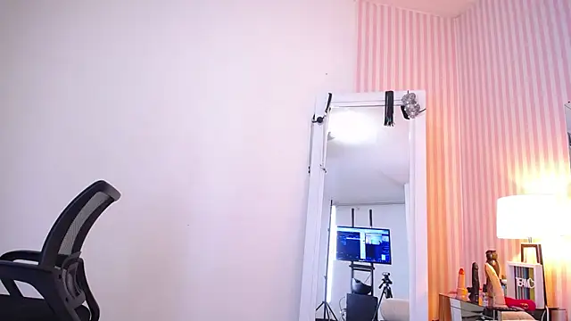 Snapshot of ViictoriaJones_ chatting on December 2025 12:25:01 PM ViictoriaJones online show from December 2025 12:25:01 PM