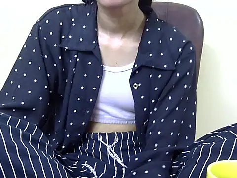 Snapshot of smallcuute chatting on October 2025 06:52:02 PM smallcuute online show from October 2025 06:52:02 PM