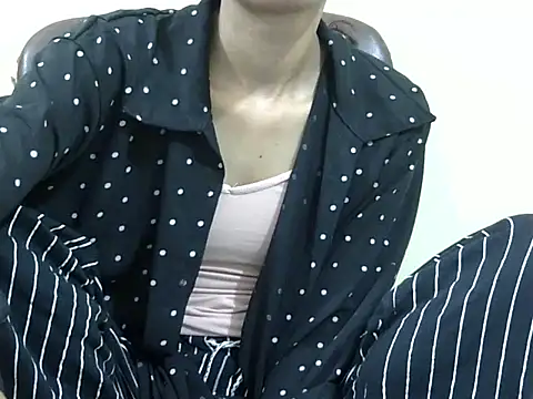 Snapshot of smallcuute chatting on November 2025 07:23:02 PM smallcuute online show from November 2025 07:23:02 PM