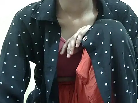 Snapshot of smallcuute chatting on November 2025 09:39:01 PM smallcuute online show from November 2025 09:39:01 PM