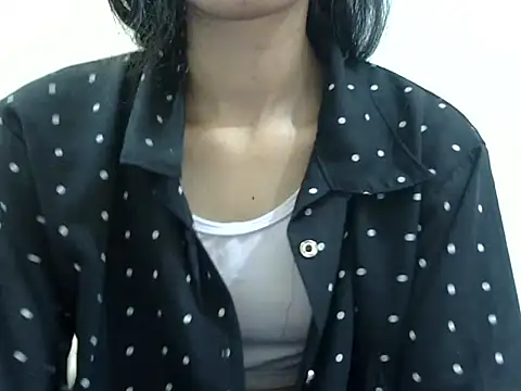 Snapshot of smallcuute chatting on November 2025 01:20:02 AM smallcuute online show from November 2025 01:20:02 AM