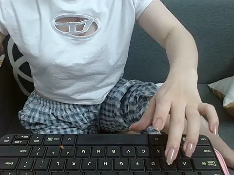 Lamoon 2k online show from October 2025 12:55:01 AM