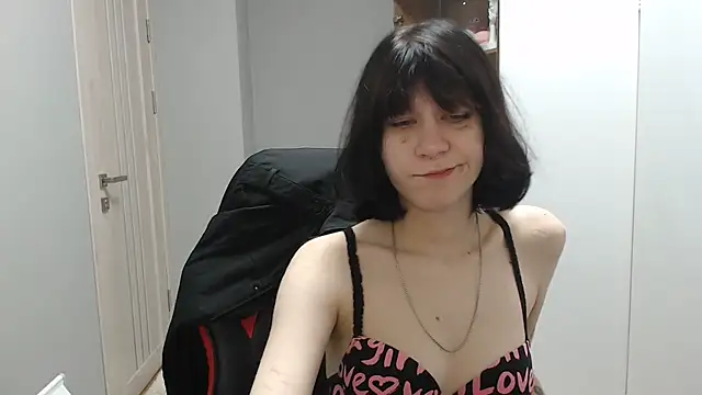 TinaQuiin online show from October 2025 08:03:01 AM
