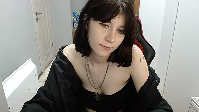 TinaQuiin online show from November 2025 08:41:01 AM