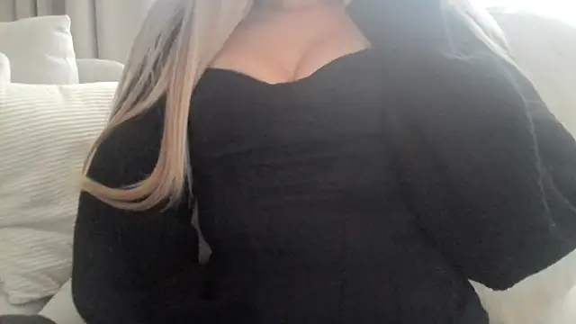 Snapshot of izabellaxoxo chatting on November 2025 02:39:02 PM izabellaxoxo online show from November 2025 02:39:02 PM