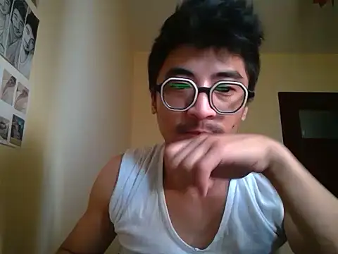 Snapshot of Lokomo32 chatting on May 2026 03:28:01 PM Lokomo32 online show from May 2026 03:28:01 PM