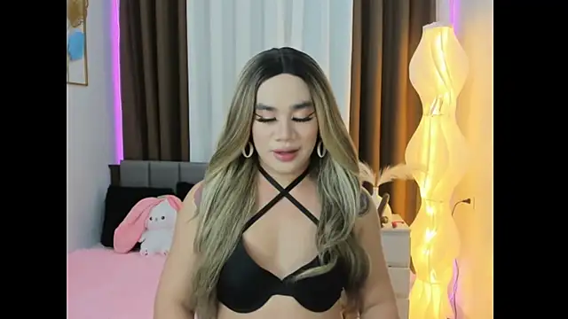 Malia Nicole online show from October 2025 04:30:02 PM