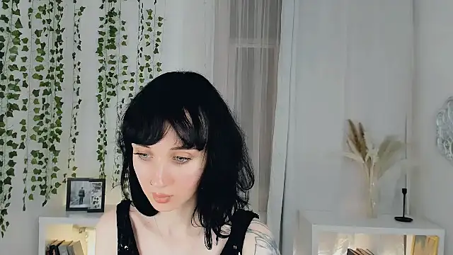 Snapshot of HollyVex chatting on November 2025 03:56:02 PM HollyVex online show from November 2025 03:56:02 PM