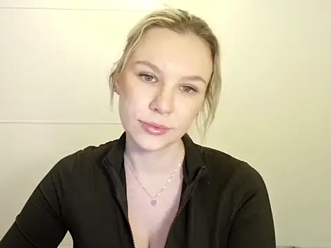 SadieBrilliance online show from October 2025 06:20:01 PM