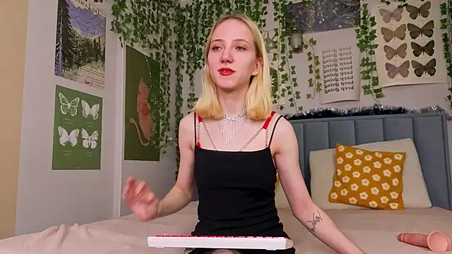 EmmaNovak online show from December 2025 11:48:02 AM