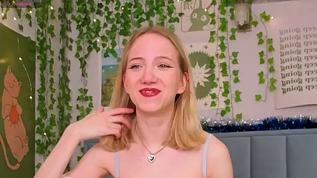 Snapshot of EmmaNovak chatting on January 2026 01:04:02 PM EmmaNovak online show from January 2026 01:04:02 PM