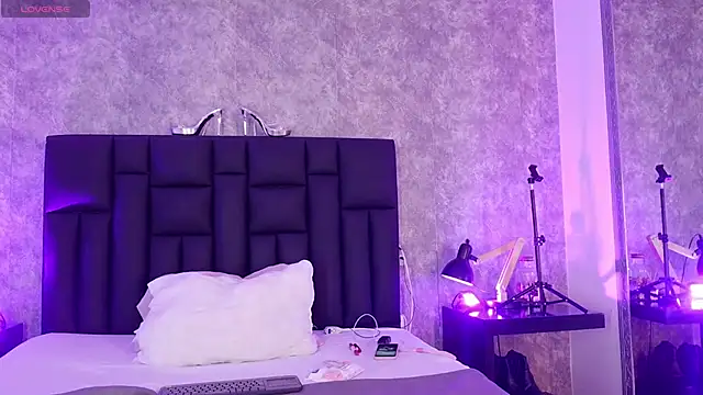 crystaldarliing online show from April 2026 05:53:02 PM