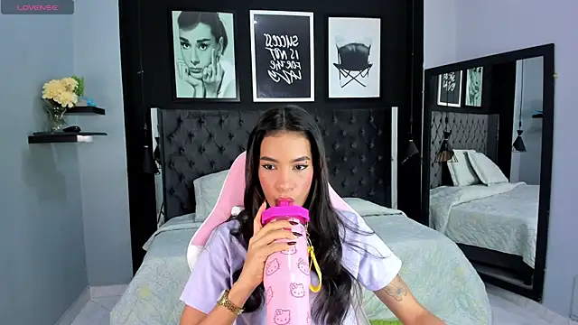 Snapshot of kitty_collins_ chatting on October 2025 10:22:02 AM kitty collins online show from October 2025 10:22:02 AM