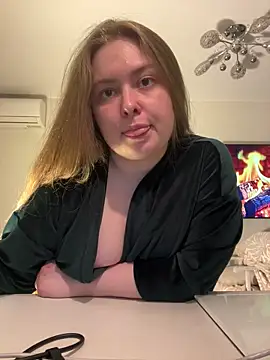 DeniMilkyyyyy online show from May 2026 05:19:02 PM