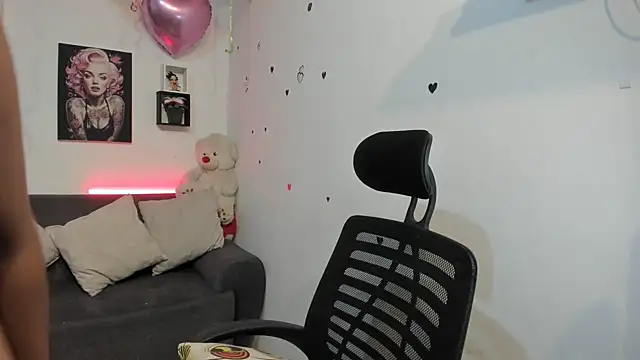 anastasia tuya online show from April 2026 07:53:01 AM