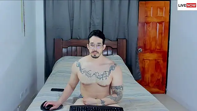 Snapshot of Hunter_Hoott chatting on March 2026 12:38:01 AM Hunter Hoott online show from March 2026 12:38:01 AM