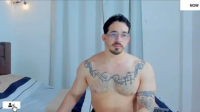 Snapshot of Hunter_Hoott chatting on April 2026 05:10:02 AM Hunter Hoott online show from April 2026 05:10:02 AM