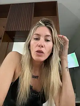 Snapshot of caritadeangellll chatting on November 2025 09:48:01 PM caritadeangellll online show from November 2025 09:48:01 PM