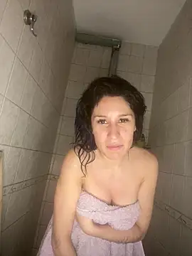 Snapshot of kendrafarq chatting on April 2026 08:04:02 AM kendrafarq online show from April 2026 08:04:02 AM