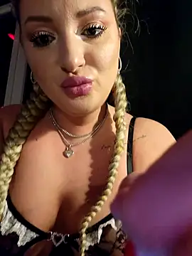 Snapshot of Blondie_Sasha chatting on October 2025 06:16:02 PM Blondie Sasha online show from October 2025 06:16:02 PM