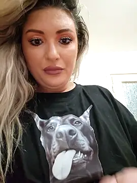 Snapshot of Blondie_Sasha chatting on November 2025 08:09:02 PM Blondie Sasha online show from November 2025 08:09:02 PM