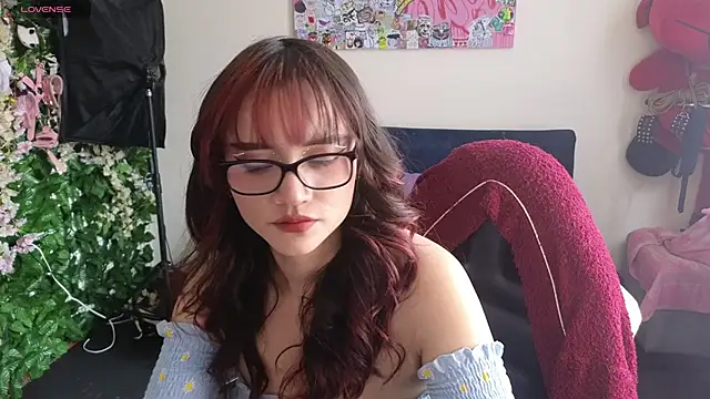 Snapshot of MiaVelvetDoll chatting on April 2026 01:50:01 PM MiaVelvetDoll online show from April 2026 01:50:01 PM